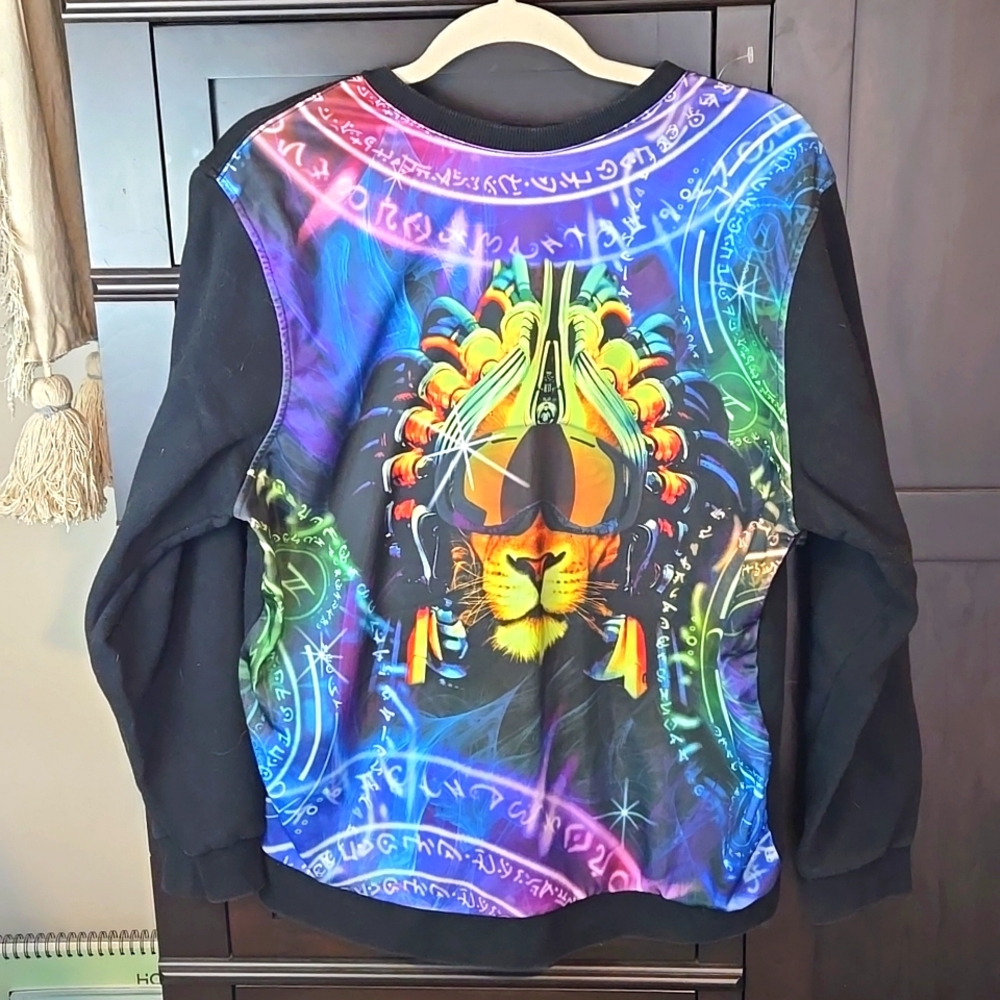 Lion Print Sweatshirt Size L